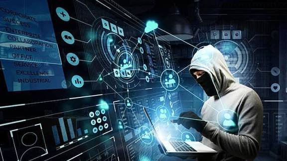 Attention danger : Les logiciels espions sont déjà dans la place / Découvrez comment ils nous surveillent et nous contrôlent au quotidien…